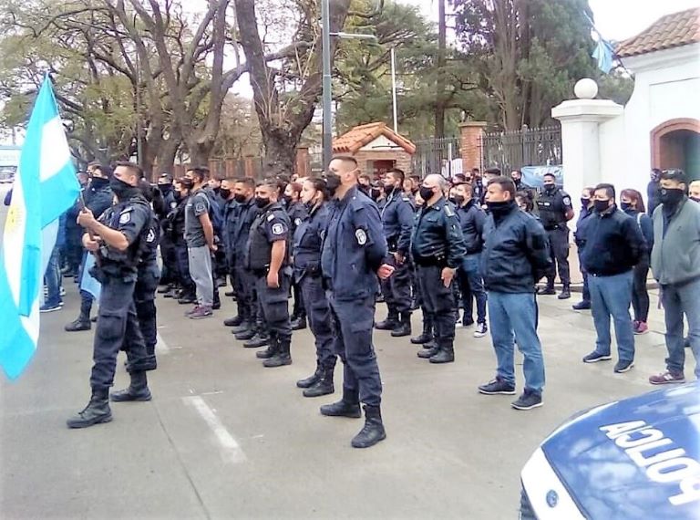 Protesta policial en Olivos