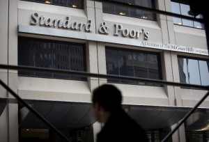 Standard & Poor’s le bajó la calificación a la Provincia y le complica la toma de deuda