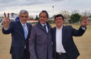 Scioli busca un equilibrio y se mostró con Domínguez y Espinoza
