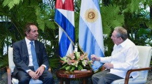 Scioli se mostró con Castro en medio del furor por la Cuba aperturista