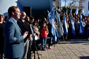 Garro encabezó un acto de promesa a la bandera ante 800 chicos