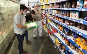 Las ventas en supermercados cayeron 5,8% interanual en febrero